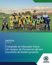 Atletas da escolinha posam para foto